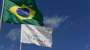 Brasil busca adiar Cúpula do Mercosul para garantir protagonismo na assinatura de acordo histórico com a União Europeia
